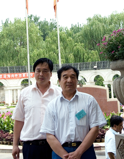 照片是作者2005年3月与井庆坦在北京参加笔会留影1.jpg